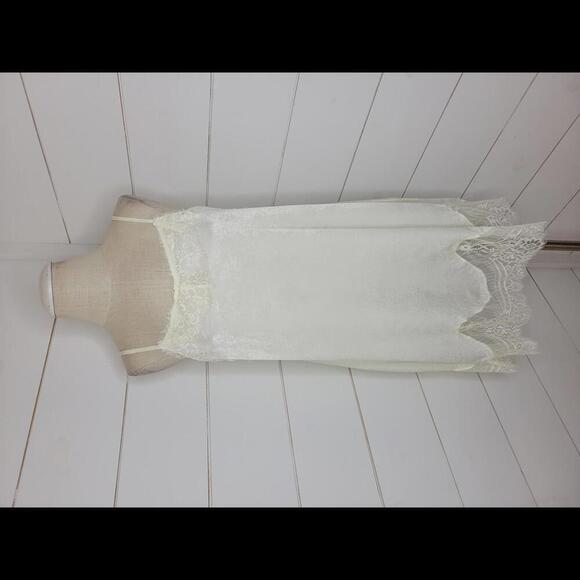 NWT Boutique Oddy cream mini slip with lace accents - Picture 1 of 5